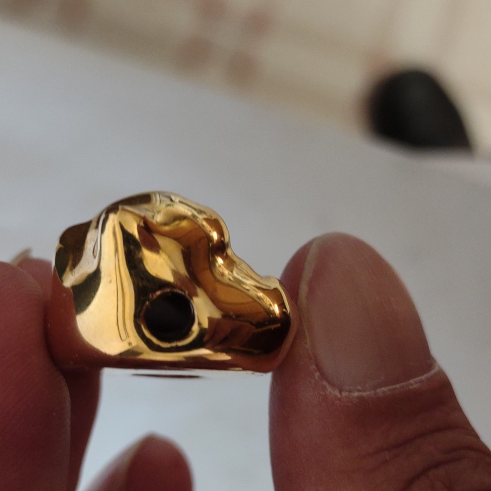 Cuddled up cat pendant gold tone - Picture 4 of 4